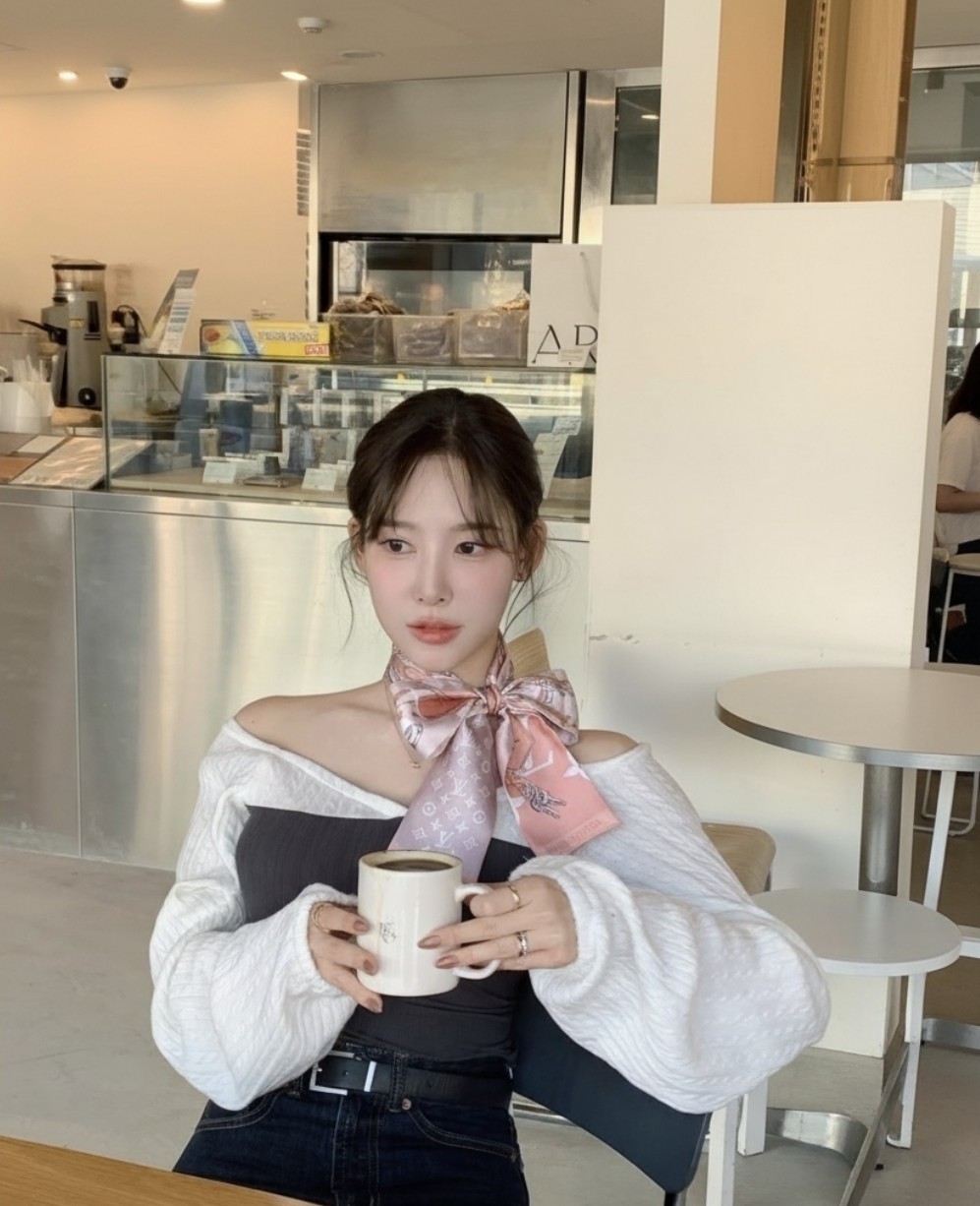 루VVV 실크 모노그램 컨피덴셜 방도