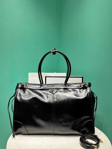 해배) Pr**a 럭스솔프 크로스 바디백 (1BA439)