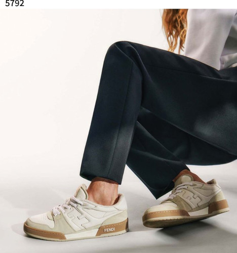 #펜디 [FENDI] 수입프리미엄급 펜디 매치 화이트 스웨이드 로우탑 신상 입고💢 #태그 #신발 #5792