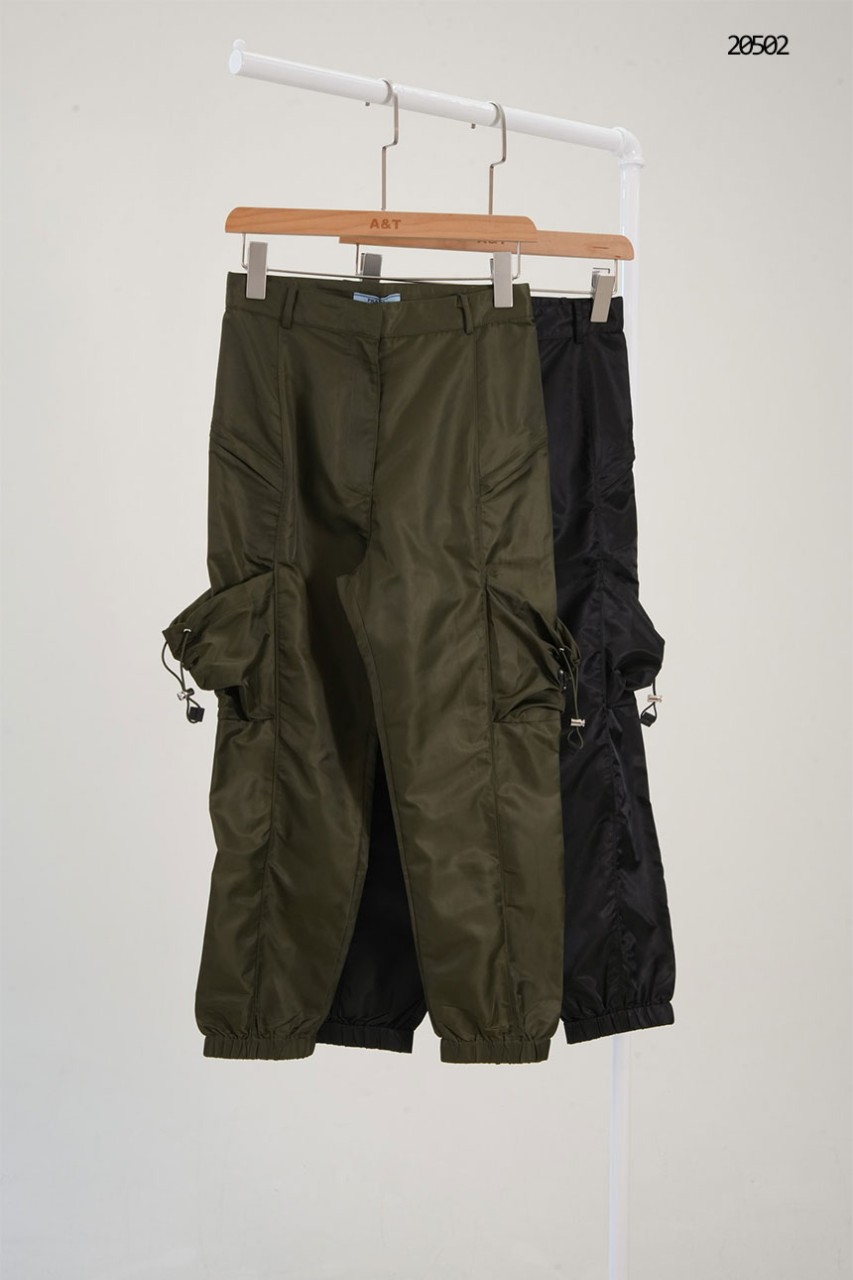 🔆 [PRADA] 프라다 메탈 로고 셔링 포켓 나일론 카고 조거 팬츠 🔆