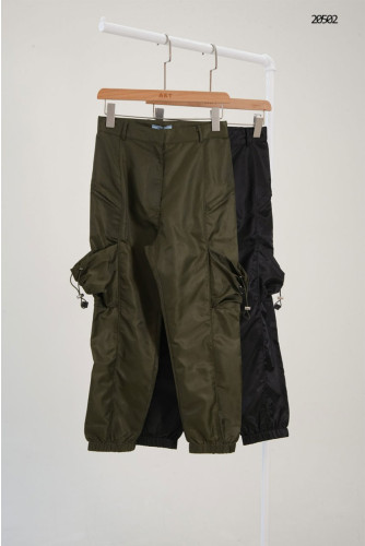 🔆 [PRADA] 프라다 메탈 로고 셔링 포켓 나일론 카고 조거 팬츠 🔆