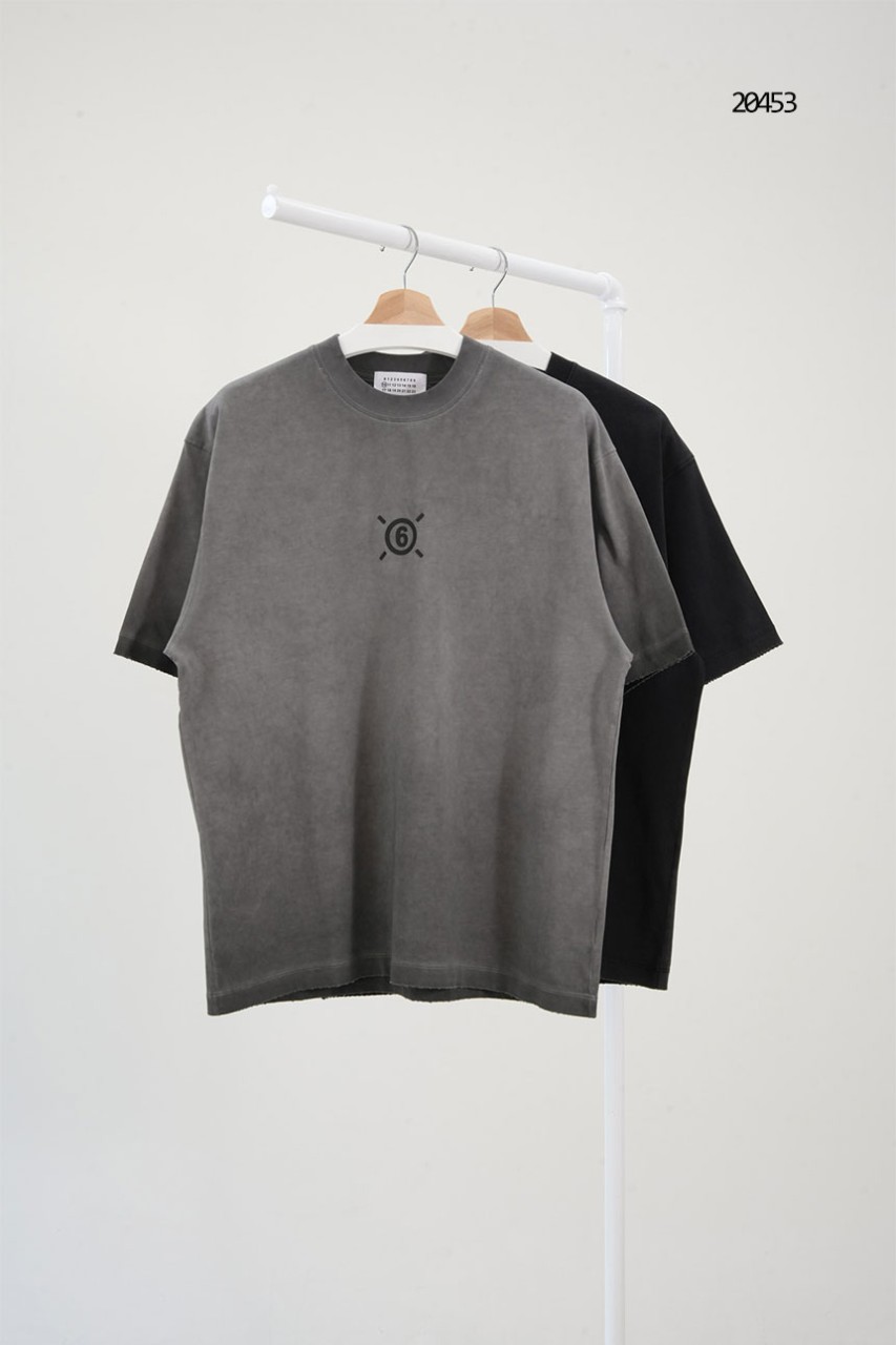 🔆 [Maison Margiela] 메종마르지엘라 MM6 그래픽 백 로고 워싱 반팔 티셔츠 🔆