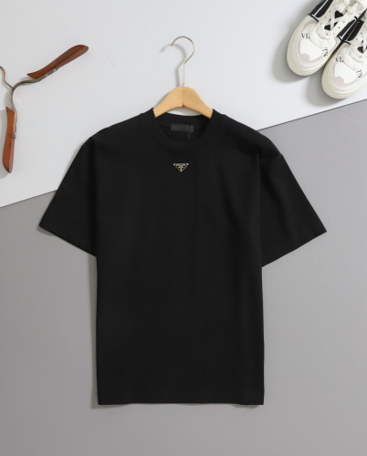 #프라다 [ P*ADA ] 수입 트라이앵글 메탈 로고 코튼 반팔 티셔츠 입고💢 #남성상의 #반팔티셔츠